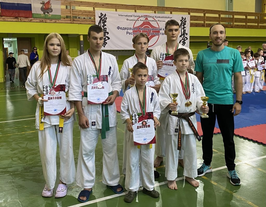 Чемпионы кумите каратэ